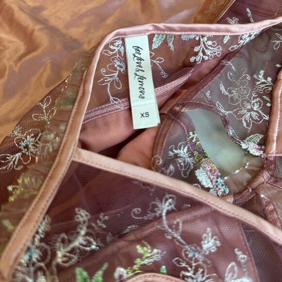 EUC! RARE! For Love and Lemons Euphoria Embroidered Floral Slip Dress Size XS - Picture 10 of 16